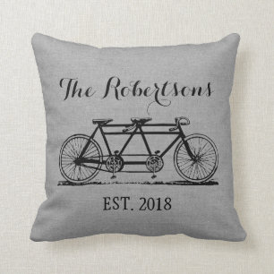 Rustikale graue Vintage-Fahrrad-Hochzeitsmonogramm Kissen