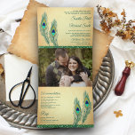 Rustikale Grüne Indische Pfauenfedern Hochzeit Dreifach Gefaltete Einladung<br><div class="desc">Erleben Sie Ihren Gast mit dieser eleganten Pfauenhochzeit mit schönen Pfauen im Freien und lebendigen Federn mit eleganter Typografie im Inneren vor einem Vintagen rustikalen Pergamentboden mit Imitaten grünen Glitzer Akzenten. Fügen Sie einfach Ihre Veranstaltungsdetails zu dieser benutzerfreundlichen Vorlage hinzu und schmücken Sie diese Karte mit Ihren bevorzugten Fotos, um...</div>