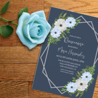 Rustikale hellblaue und weiße Blumen-Quinceañera Einladung