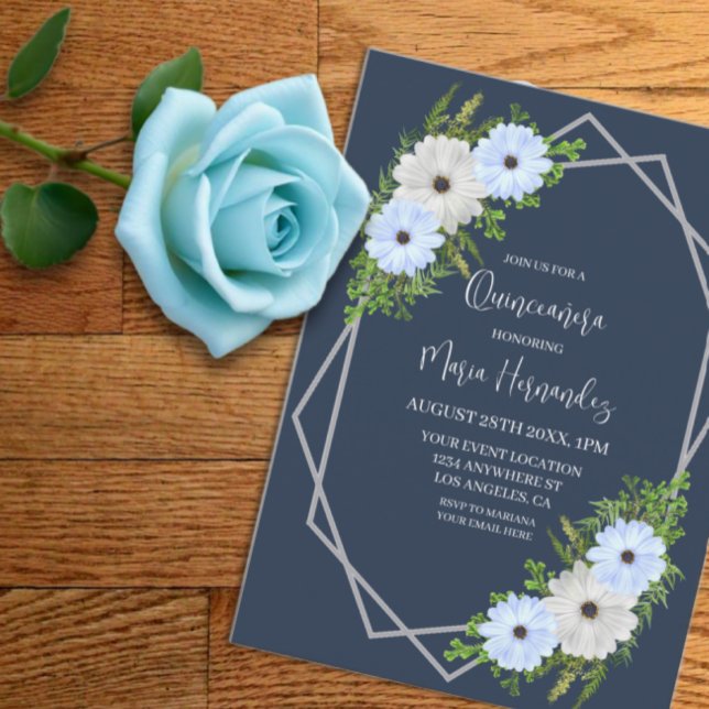 Rustikale hellblaue und weiße Blumen-Quinceañera  Einladung (Von Creator hochgeladen)