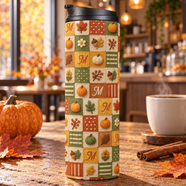 Rustikale Herbst-Patchwork-Kürbis-Monogramm Thermosbecher (Von Creator hochgeladen)