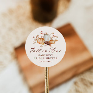 Rustikale Herbstliebe Kürbis Floral Brautparty Runder Aufkleber