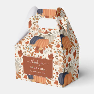 Rustikale Herbstpumpen Wildblumen Blätter Geschenkschachtel