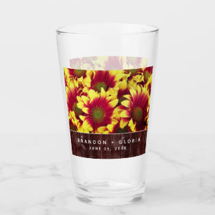 Rustikale Herbstsonnenblumen auf Zaun Hochzeit Glas