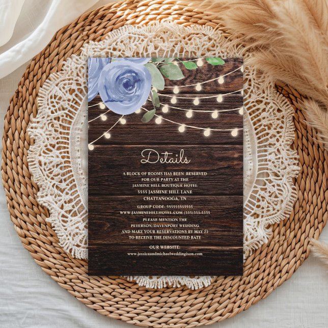 Rustikale Hochzeit aus Holz mit Lichtern Begleitkarte (Rustic wood with dusty blue watercolor floral and string lights wedding details enclosure card)