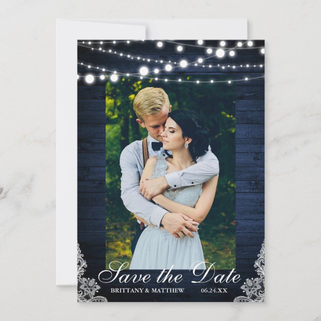 Rustikale Hochzeit blaues Holzleuchten stehen Save The Date (Vorderseite)