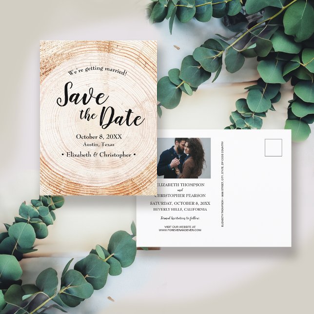Rustikale Hochzeit Speichern Sie das Datum Foto Ho Postkarte (Rustic wedding tree bark background Save the Date Wedding engagement announcement postcard.)