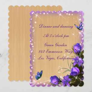 Rustikale Holz Hochzeitsempfang mit lila Blumen Einladung