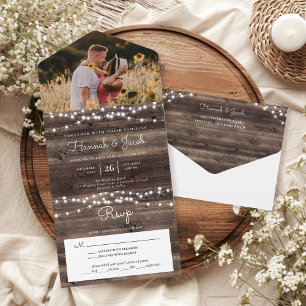 Rustikale Holz-Lichterkette Foto mit RSVP Hochzeit All In One Einladung