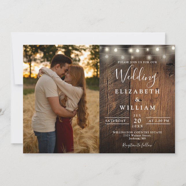 Rustikale Holz-Lichterkette Foto QR-Code Hochzeit Einladung (Vorderseite)