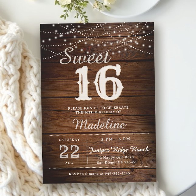Rustikale Holz-Lichterketten Süße 16 Geburtstagsfe Einladung (rustic sweet 16 birthday party invitation barn wood string lights backyard outdoors cowboy type)