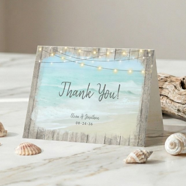 Rustikale Holz String Lights Beach Wedding Dankeskarte (Von Creator hochgeladen)