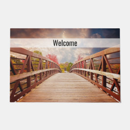 Rustikale Holzbrücke im Land Willkommen Fußmatte