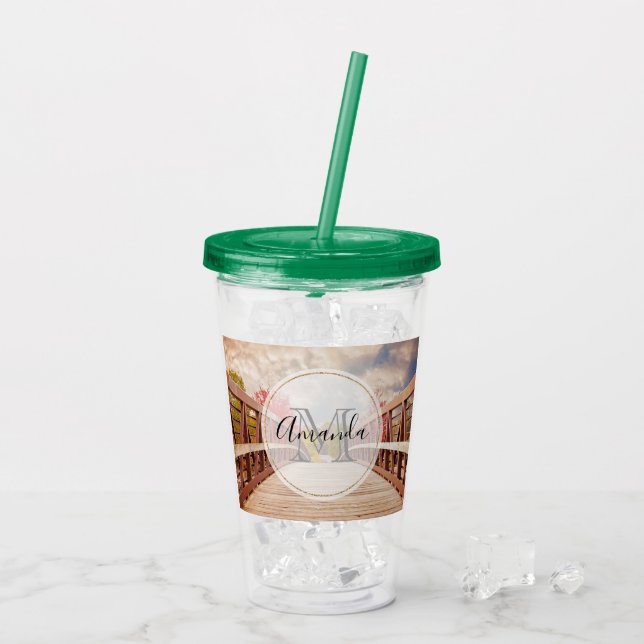 Rustikale Holzbrücke in der Country Monogram Acryltrinkbecher (Rückseite Ice)