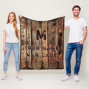 Rustikale Holzdecke mit personalisierter Man Cave Fleecedecke