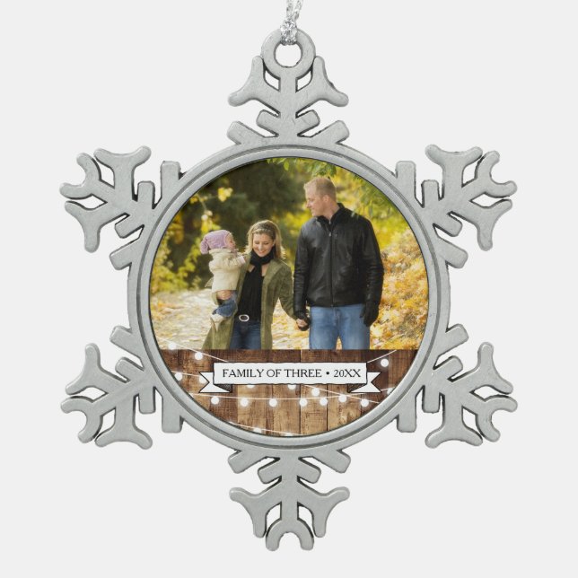 Rustikale hölzerne feenhafte Licht-neue Schneeflocken Zinn-Ornament (Vorderseite)