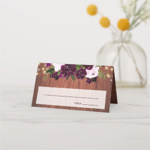 Rustikale Holzpflaume mit Blumenzwiebeln Hochzeit Platzkarte