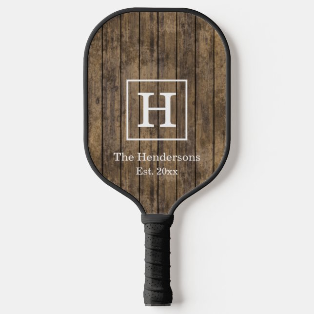 Rustikale Holzplanen mit DIY-Farbrahmen, Monogramm Pickleball Schläger (Vorderseite)