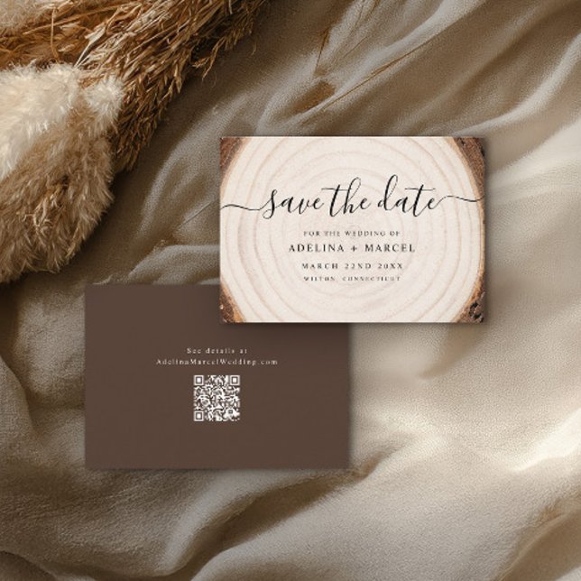 Rustikale Holzscheibe mit QR-Code der Hochzeitsweb Save The Date (Von Creator hochgeladen)