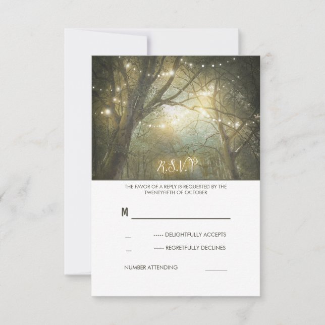 Rustikale Holzstring Lights Hochzeitskarte RSVP Karte (Vorderseite)