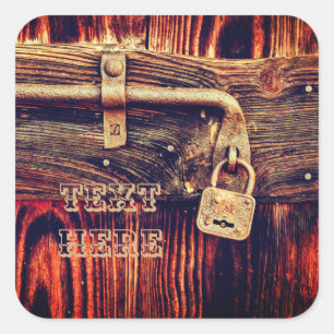 Rustikale Holztür mit antikem Messingverschluss-Au Quadratischer Aufkleber