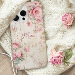 Rustikale Hütte Stil Rose auf altes Holz mit Namen Case-Mate iPhone Hülle<br><div class="desc">Charmante rustikale Hütte pastellrosa Rosen und leichte Blätter auf alten,  verwitterten Holzstruktur mit bearbeitbarem Textfeld für Ihren individuelle Name oder Monogramm.</div>
