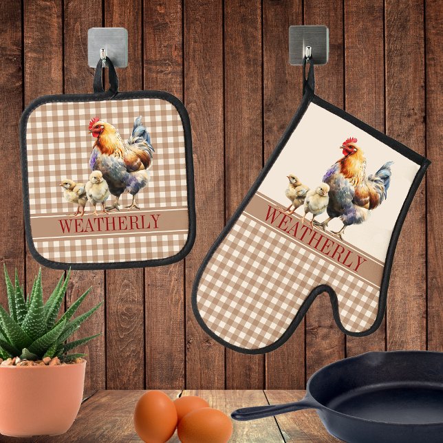 Rustikale Karos Hühnermonogramm | Name Ofenhandschuh & Topflappen-Set (Rustic Country Checks Chicken and Chicks Monogram or Name Oven Mitt and Pot Holder Set)