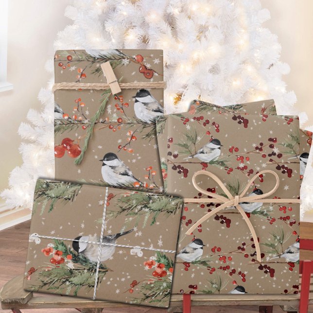 Rustikale Kraft Black Cap Chickadee Birds & Berrie Geschenkpapier Set (Rustic Kraft Black Cap Chickadee Birds & Berries 2 Christmas Holiday Gift Wrapping Paper Sheets Trio)