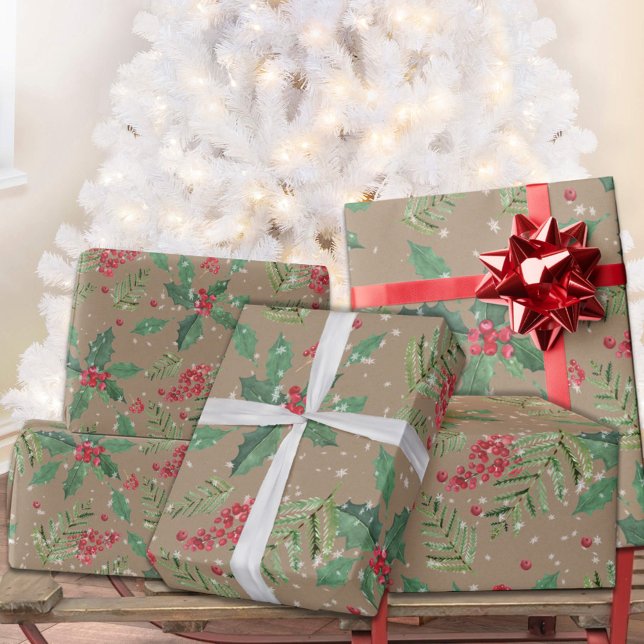 Rustikale Kraft Grüne Holly Berries & Spruce Branc Geschenkpapier (Rustic Kraft Green Holly Berries & Spruce Branches Christmas Holiday Gift Wrapping Paper Rolls)