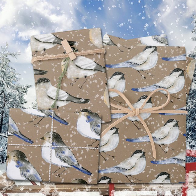 Rustikale Kraft Snowy Black & Blue Chickadevögel Geschenkpapier Set (Rustic Kraft Snowy Black & Blue Chickadee Birds Christmas Holiday Gift Wrapping Paper Sheets Trio)