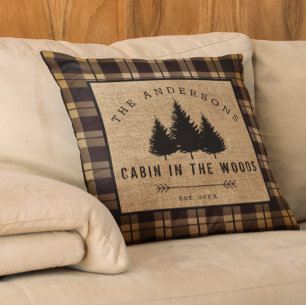 Rustikale Landfamilie Hütte im Wald Thro Kissen