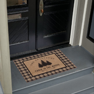 Rustikale Landfamilie Kabine im Wald Fußmatte