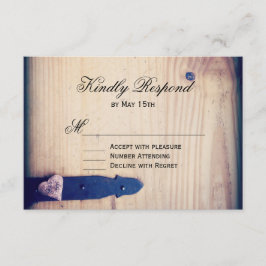 Rustikale Landholz-Latch-Hochzeitungs-RSVP-Antwort RSVP Karte
