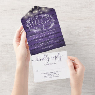 Rustikale lila Holz-Lichterkette für die Hochzeit All In One Einladung