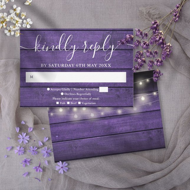 Rustikale, Lila Holzsägemeißeleien RSVP Karte (Rustic Purple Wood String Lights Wedding RSVP Card)