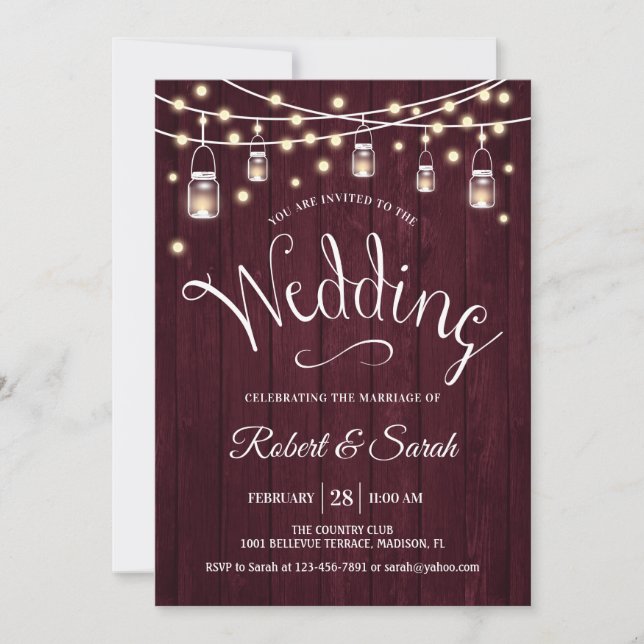 Rustikale Maroon Wood & Lights Hochzeit Einladung (Vorderseite)