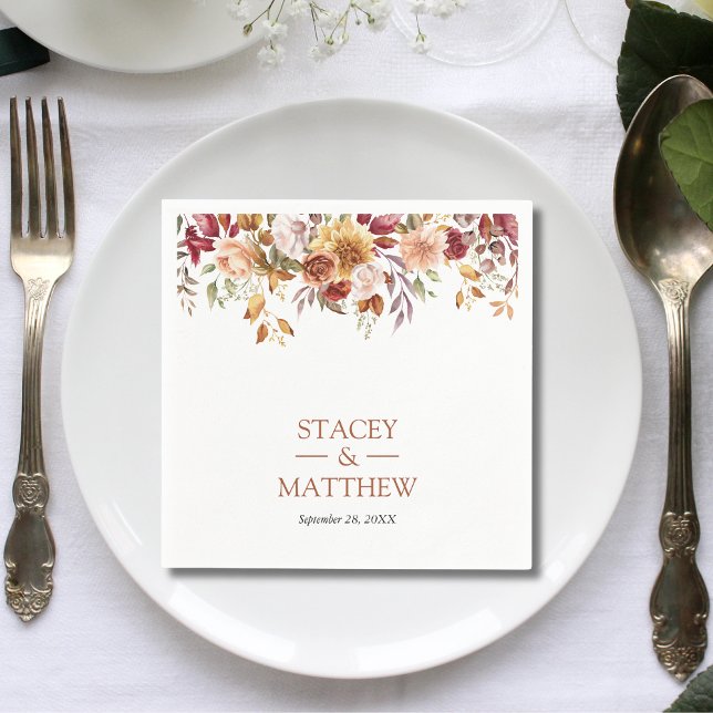 Rustikale neutrale Boho-Blumenhochzeit Serviette (Rustic neutral boho floral napkins add warm earthy charm to wedding tables.)