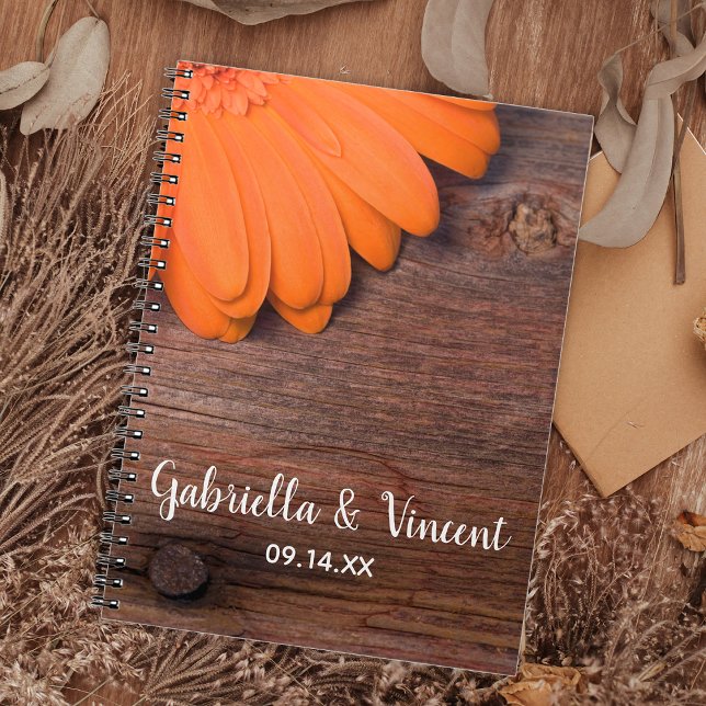 Rustikale Orange Daisy Country Barn Wood Wedding Notizblock (Von Creator hochgeladen)
