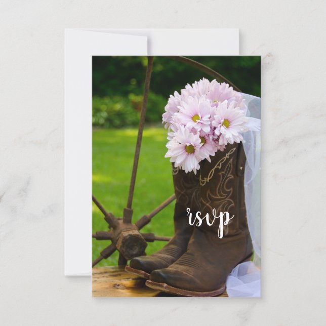 Rustikale Pink Daisies Cowboy Boots Wedding RSVP C Karte (Vorderseite)