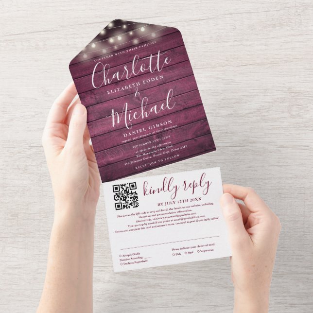 Rustikale Red Wood String Lights QR Code Wedding All In One Einladung (Abreißen)