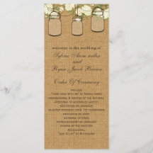 Rustikale Rose, die Elfenbeinkühe begraben