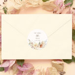 Rustikale Rose im Herbst Wasserfarben Botanisch Runder Aufkleber<br><div class="desc">Die Romantik einer Herbsthochzeit wird in diesem eleganten Design mit Aquarellfarben und Grün in warmen Herbstfarben von Terrakotta, Elfenbein, Rost, Kastanien, staubblau und Salbei grün mit Touchs goldener Glitzern eingefangen. Dieses Design verfügt auch über eine einzigartige Textgrafik in einem benutzerdefinierten Schriftart für Kalligrafien mit Farbe, die im Designeditor angepasst werden...</div>