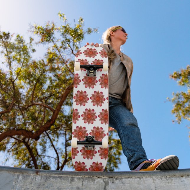 Rustikale rote Wildblumen-Illustration | Handgezei Skateboard (Außen 1)