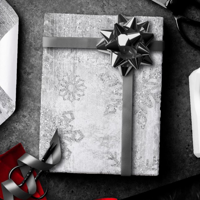 Rustikale Schneeflocken | Silver Grunge Wood Plank Geschenkpapier (Von Creator hochgeladen)