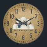 Rustikale Schneemänner Weihnachten Personalisiert Große Wanduhr<br><div class="desc">Drei rustikale,  primitive,  skurrile Schneemänner auf grauem Hintergrund mit fallendem Schnee. Die Uhr ist personalisiert. Das perfekte Geschenk für jeden Schneemann!</div>