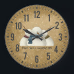 Rustikale Schneemänner Weihnachten Personalisiert Große Wanduhr<br><div class="desc">Drei rustikale,  primitive,  skurrile Schneemänner auf grauem Hintergrund mit fallendem Schnee. Die Uhr ist personalisiert. Das perfekte Geschenk für jeden Schneemann!</div>