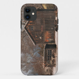 Rustikale Schneeszene und Vintage Hütte iPhone 11 Hülle