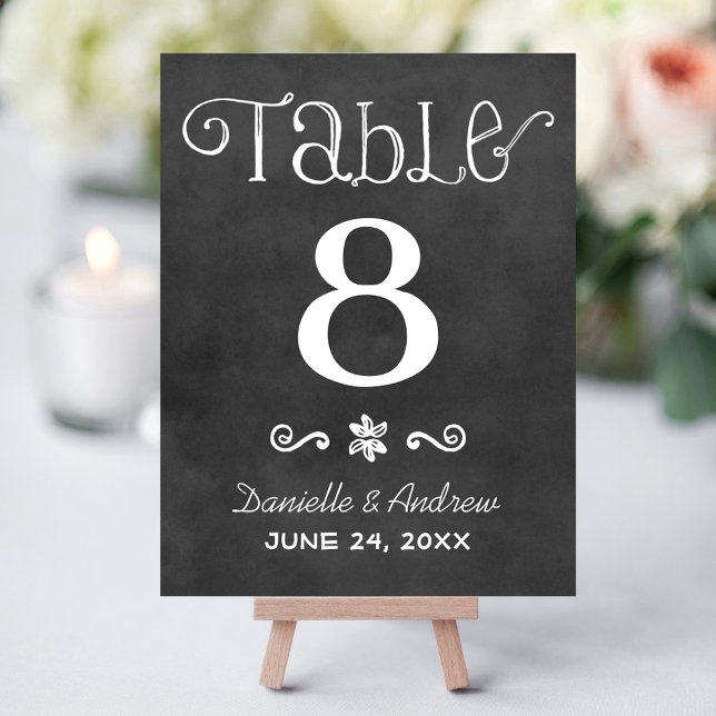Rustikale Script-Chalkboard-Hochzeit-Tischnummer Einladung (Von Creator hochgeladen)