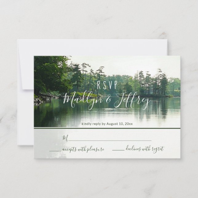 Rustikale Seevergreens Reflexion Hochzeit rsvp Karte (Vorderseite)