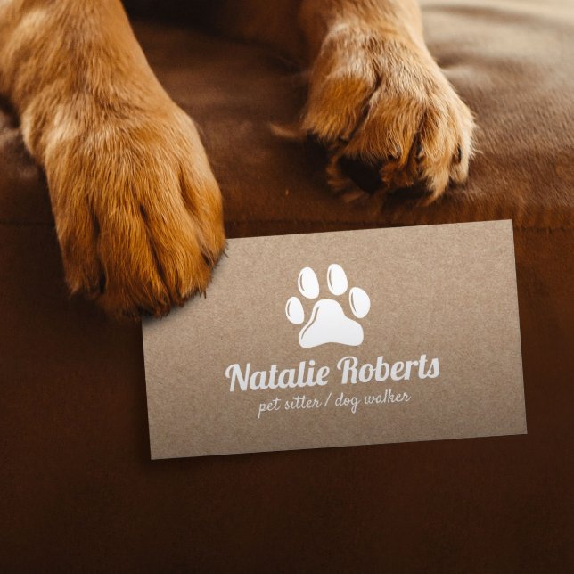 Rustikale Sitter Dog Walker Paw Logo Kraft Visitenkarte (Von Creator hochgeladen)